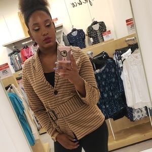 Meet your Posher, Cassandra